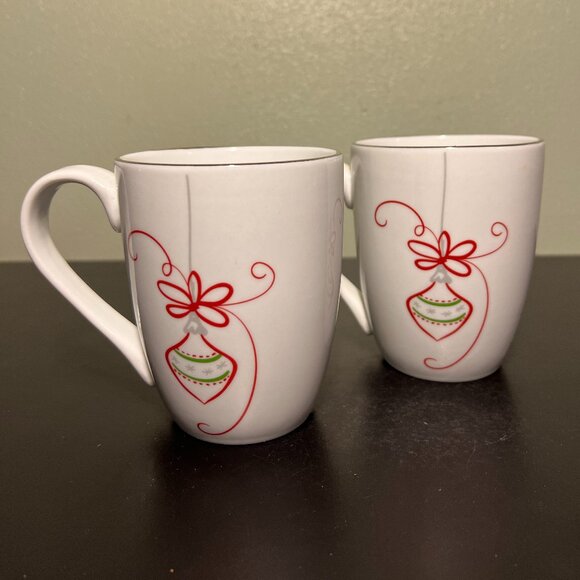 Set of 2 Vintage St. Nicholas Square ‘TIS THE SEASON Christmas Porcelain Mugs - Picture 4 of 9